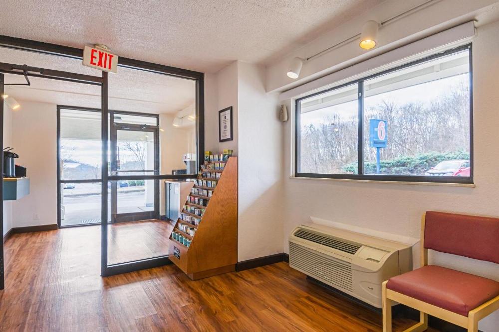 Motel 6-Knoxville, TN - North Main image